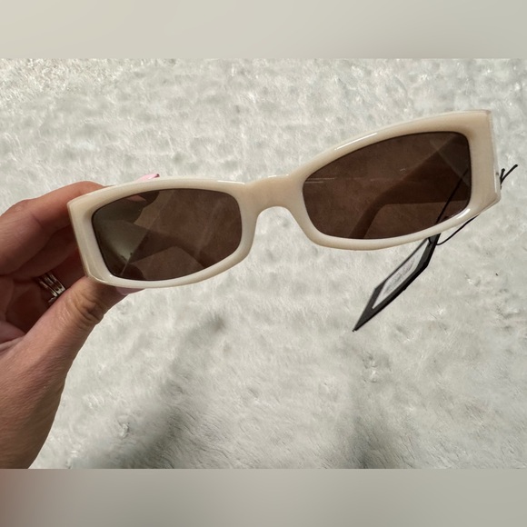 NWT- AFENDS Le Specs Pretense Cat Eye Unisex Ivory Sunglasses main image 10